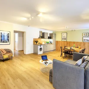 Jimmy's Dandelion Apart Otel