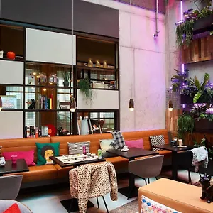 Moxy Brussels Center Hotell